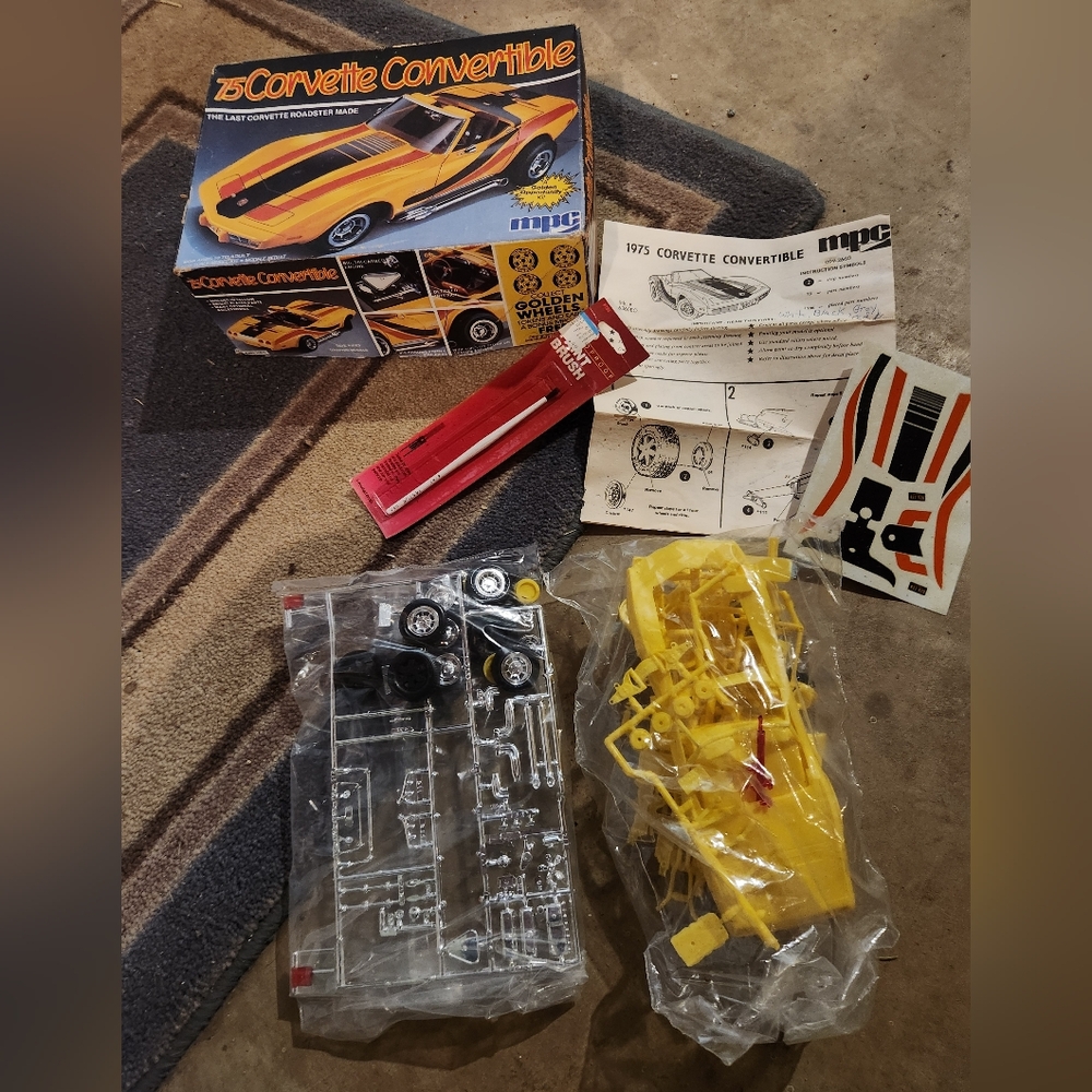 SOLD Model Cars Kits - Picture 2 of 3